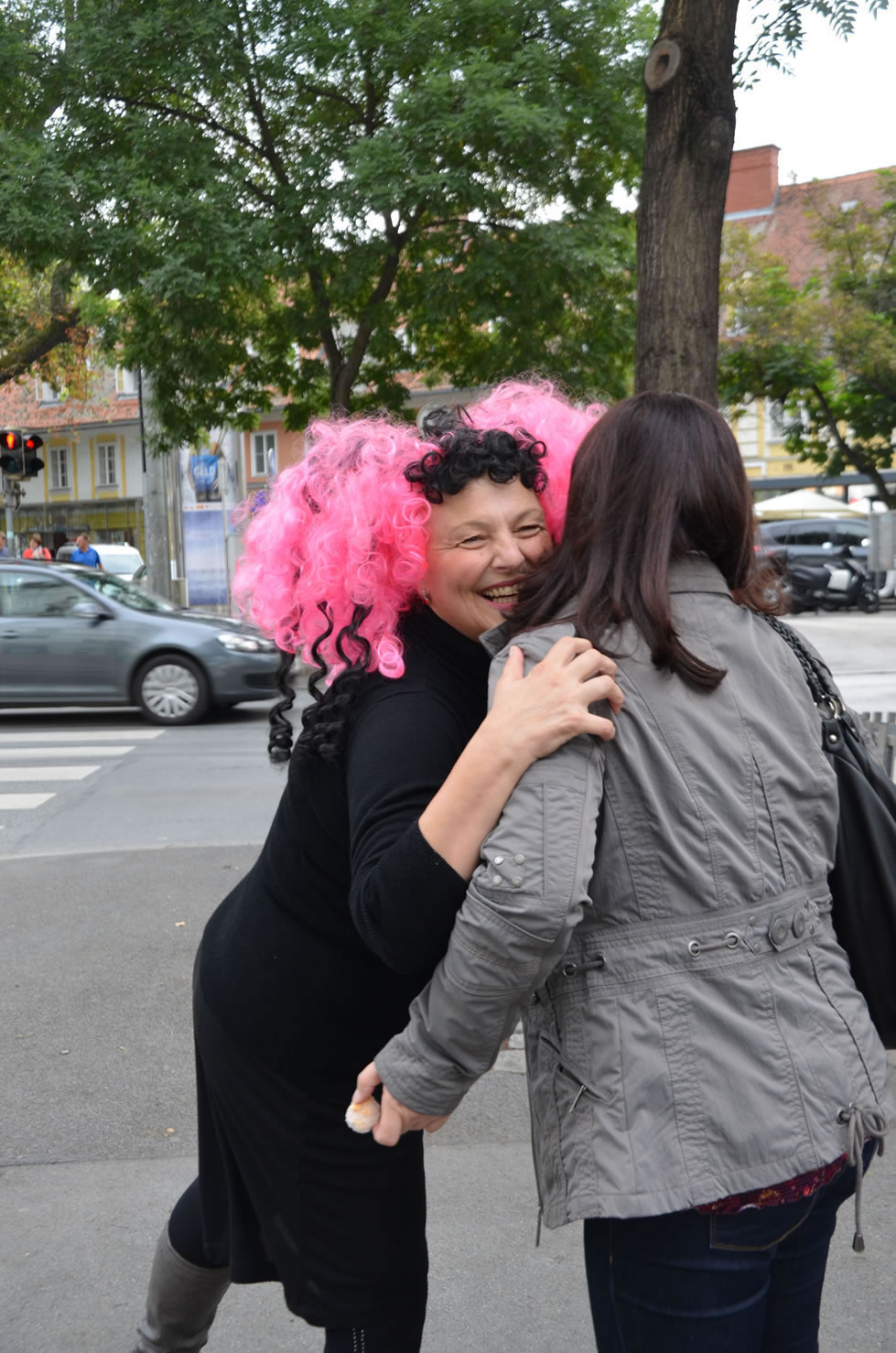 Betty Baloo sammelt Unterschriften Grazer Gemeinderatswahlen