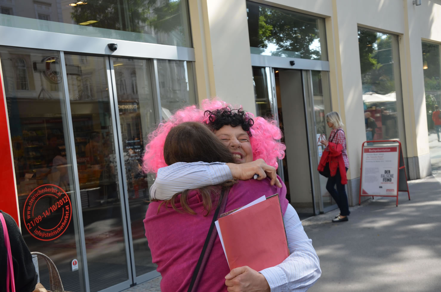 Betty Baloo sammelt Unterschriften Grazer Gemeinderatswahlen Hug