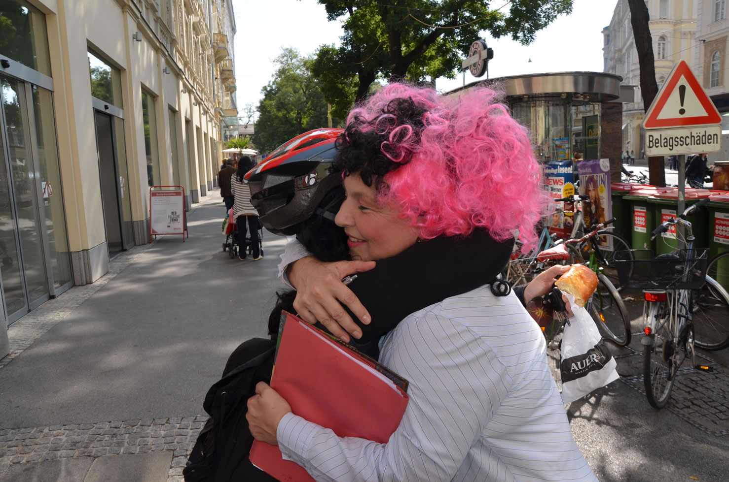 Betty Baloo sammelt Unterschriften Grazer Gemeinderatswahlen Hug